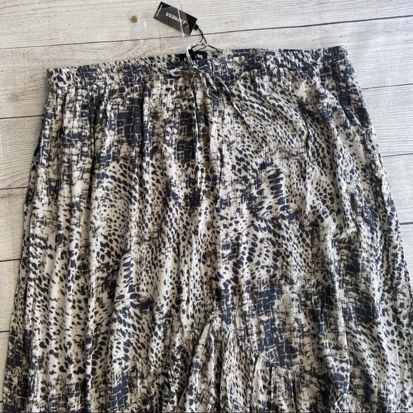 EXPRESS High Waisted Animal Print Maxi Skirt - Picture 5 of 10
